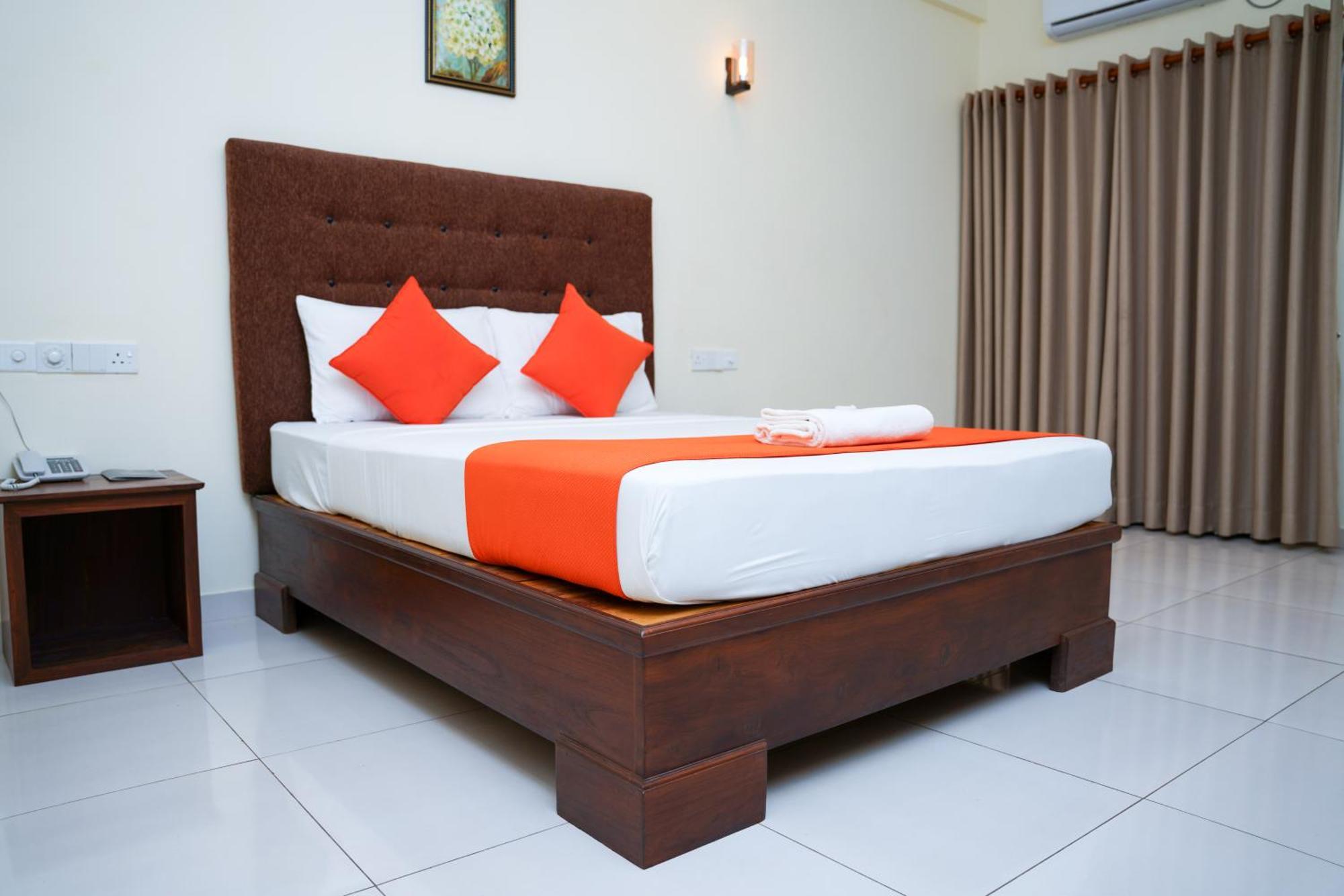 Hotel Northway Vavuniya Экстерьер фото