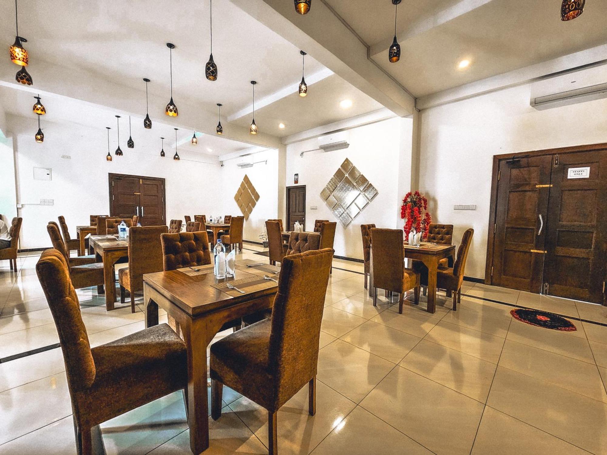 Hotel Northway Vavuniya Экстерьер фото